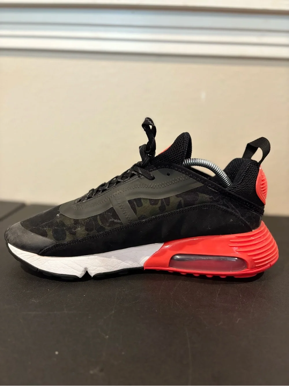 Nike Air Max 2090 Black Red Camo Men’s Size US 11 CU9174-600 - Picture 3 of 11